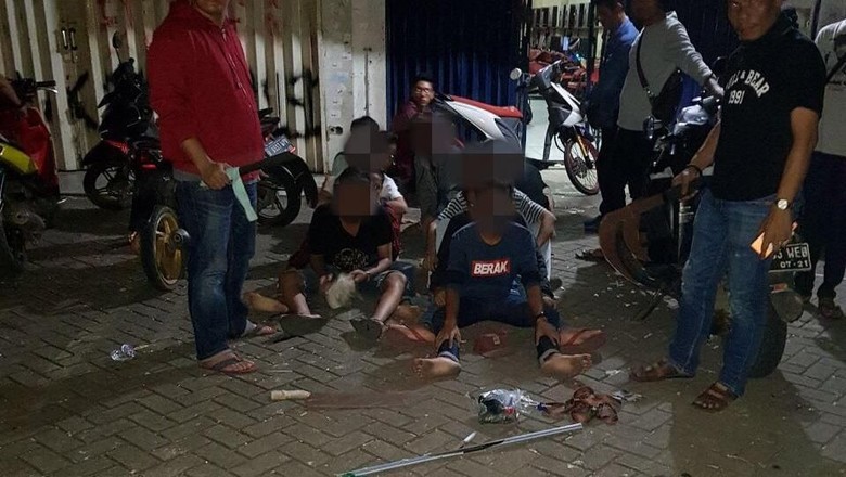 Kumpul di Warnet Bawa Sajam, 11 Remaja di Ciputat Diamankan Polisi Kumpul di Warnet Bawa Sajam, 11 Remaja di Ciputat Diamankan Polisi