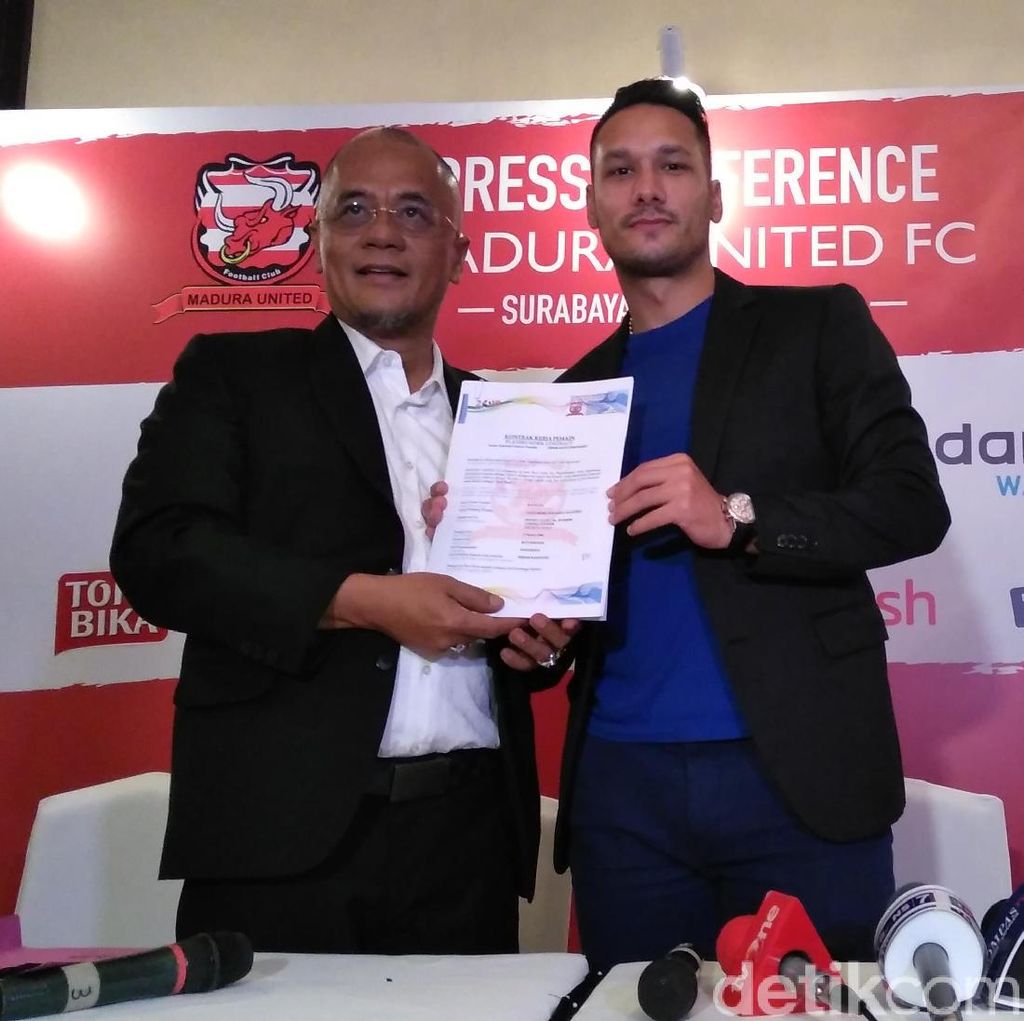 Raphael Maitimo Gabung Madura United Raphael Maitimo Gabung Madura United