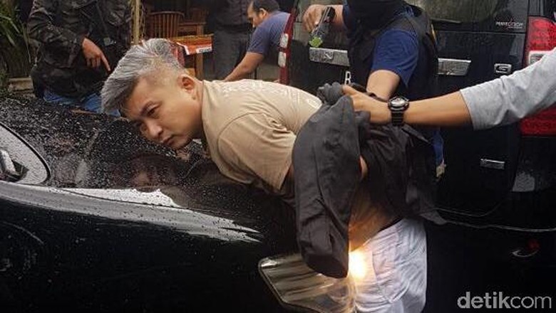 Polisi Tangkap 2 WNA Bos Sindikat Cyber Fraud di Bali Polisi Tangkap 2 WNA Bos Sindikat Cyber Fraud di Bali