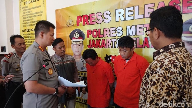 Polres Jaksel Tangkap 2 Pelaku Ganjal ATM di Cilandak Polres Jaksel Tangkap 2 Pelaku Ganjal ATM di Cilandak