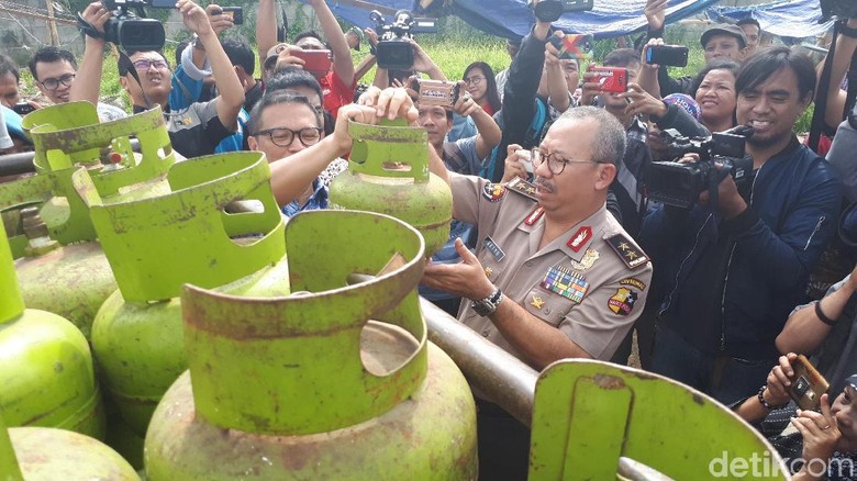 Gerebek Gudang Gas Oplosan di Tangerang, Polisi Sita Ribuan Tabung Gerebek Gudang Gas Oplosan di Tangerang, Polisi Sita Ribuan Tabung