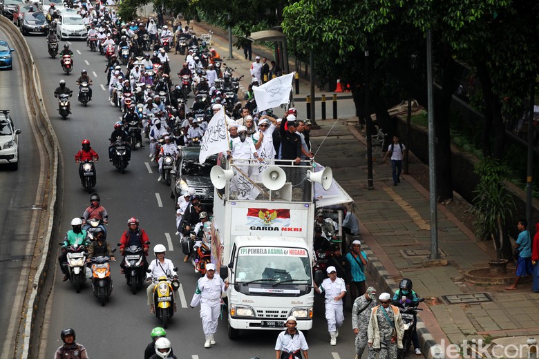 Blokir Akun Berujung Demo FPI ke Facebook Blokir Akun Berujung Demo FPI ke Facebook