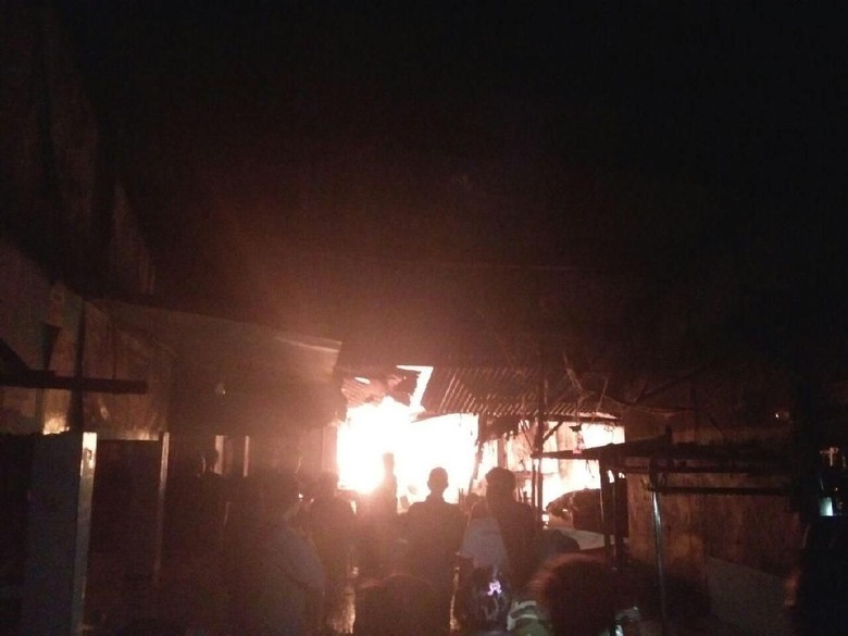 Kebakaran Pasar Rawa Kalong Bekasi, Ratusan Kios Terbakar Kebakaran Pasar Rawa Kalong Bekasi, Ratusan Kios Terbakar
