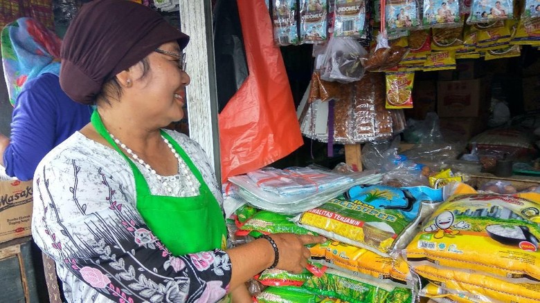 Harga Beras di Sidoarjo Masih Mahal Meski Bulog Sudah Operasi Pasar Harga Beras di Sidoarjo Masih Mahal Meski Bulog Sudah Operasi Pasar