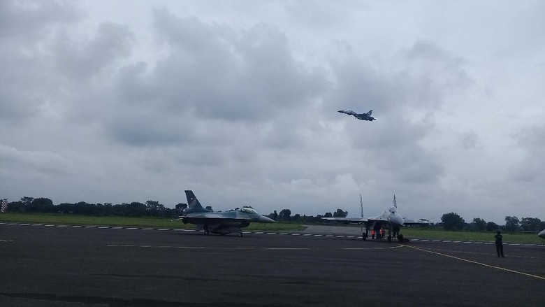 2 Pesawat F-16 Hibah dari Amerika Batal Tiba di Lanud Iswahjudi 2 Pesawat F-16 Hibah dari Amerika Batal Tiba di Lanud Iswahjudi