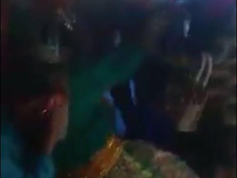 Ini Lagu yang Dinyanyikan Sang Mantan hingga Pengantin Pria Pingsan Ini Lagu yang Dinyanyikan Sang Mantan hingga Pengantin Pria Pingsan