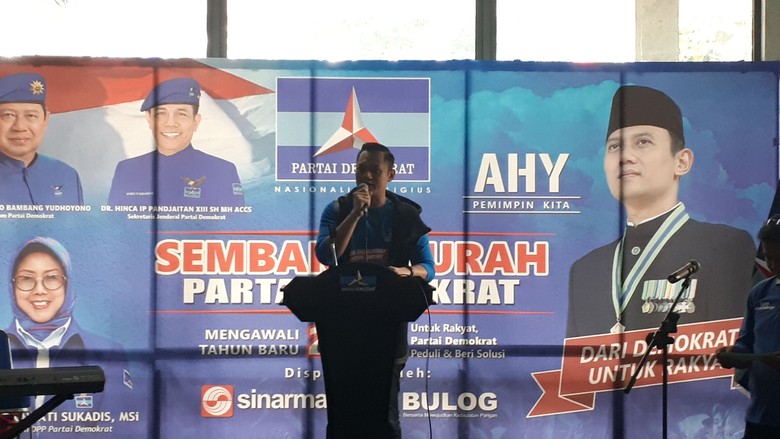 Sambil Bagi Sembako, AHY dan Ani Yudhoyono Kenang Pilgub DKI 2017 Sambil Bagi Sembako, AHY dan Ani Yudhoyono Kenang Pilgub DKI 2017