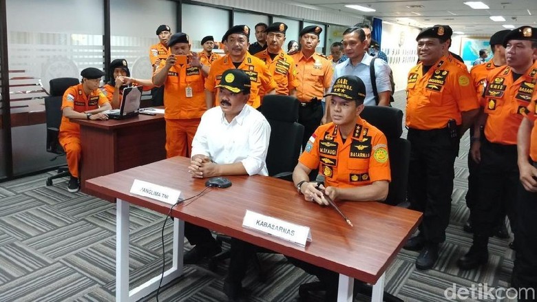 Kabasarnas Curhat Kurang Personel ke Panglima TNI Kabasarnas Curhat Kurang Personel ke Panglima TNI