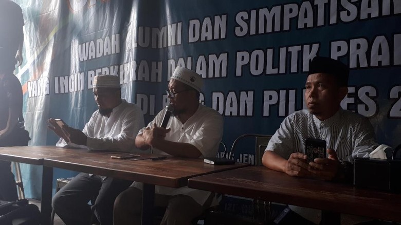 Cerita Ustaz Sambo Ajukan Saudaranya ke Gerindra untuk Pilkada 2018 Cerita Ustaz Sambo Ajukan Saudaranya ke Gerindra untuk Pilkada 2018