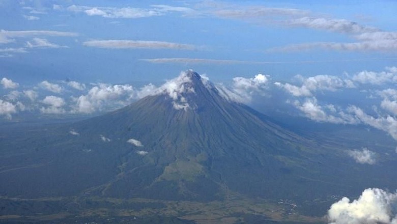 Gunung Mayon Filipina Erupsi, Masyarakat Dievakuasi Gunung Mayon Filipina Erupsi, Masyarakat Dievakuasi