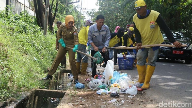 Buang Sampah Sembarangan di Palembang Bisa Dibui 3 Bulan Buang Sampah Sembarangan di Palembang Bisa Dibui 3 Bulan