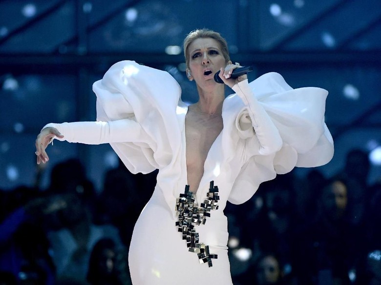 Duh! Celine Dion Batalkan Konser karena Sulit Mendengar Duh! Celine Dion Batalkan Konser karena Sulit Mendengar