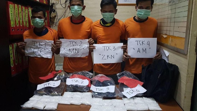 3 Penumpang Pesawat Tertangkap Selundupkan 2 Kg Sabu di Sepatu