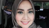 Gaya Tessa Kaunang Berhijab