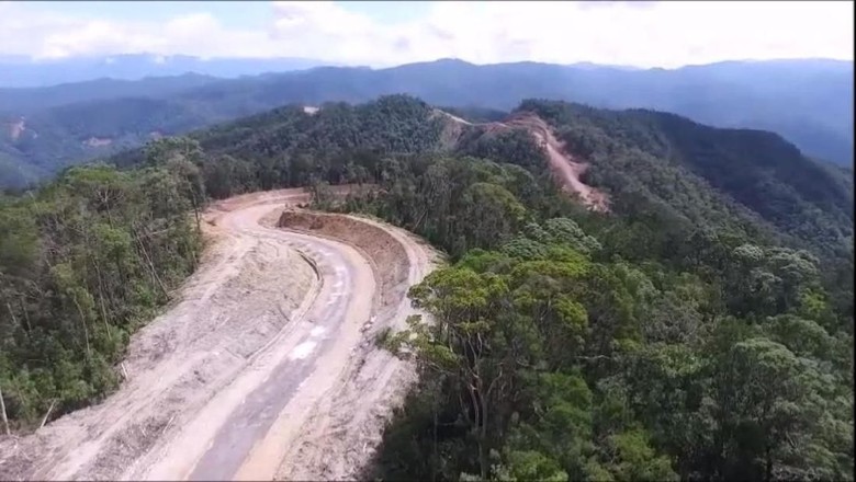 Batu Proyek Jalan Trans Papua Dibawa Dari Palu