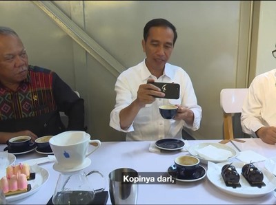 Foto: Jokowi, Kopi dan Cantiknya Gunung Puntang