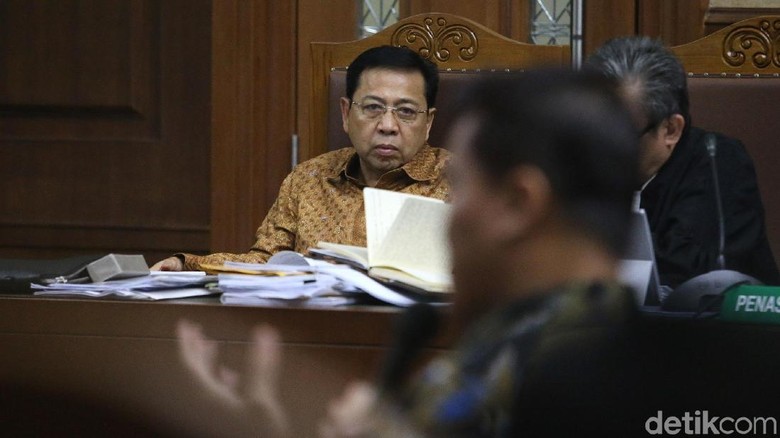 Idrus Temui Novanto Klarifikasi Tudingan Duit e-KTP ke Golkar Idrus Temui Novanto Klarifikasi Tudingan Duit e-KTP ke Golkar