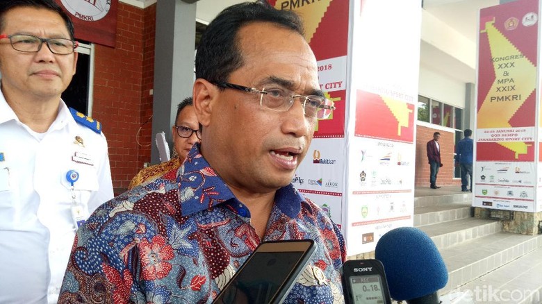 Menhub Dukung Bupati Wajibkan Pramugari Rute Aceh Berjilbab Menhub Dukung Bupati Wajibkan Pramugari Rute Aceh Berjilbab
