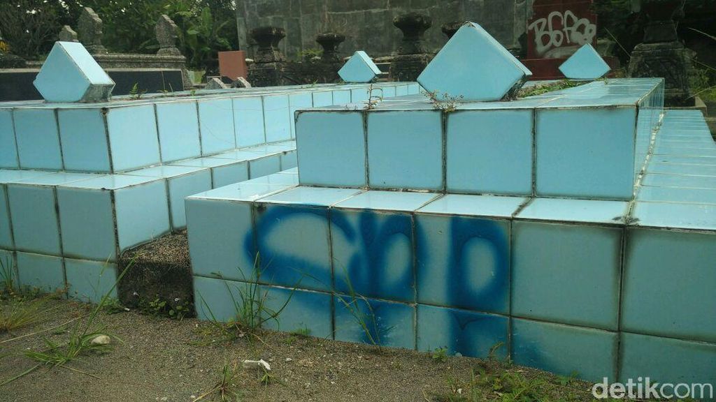 Pelaku Corat-coret Nisan di Yogyakarta Akhirnya Minta Maaf Pelaku Corat-coret Nisan di Yogyakarta Akhirnya Minta Maaf
