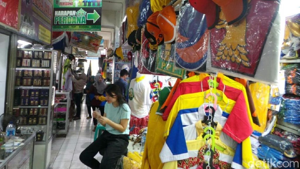 Di Pasar Senen, Kaos Kampanye Dijual Mulai Rp 10.000/Potong