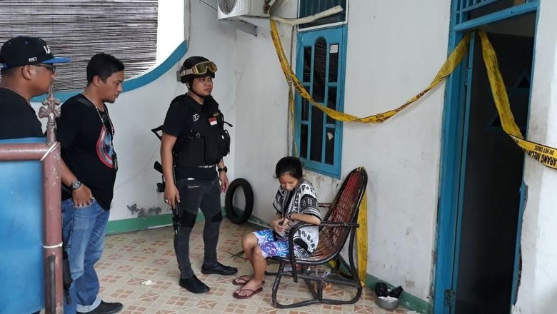 Pascapenggerebekan, Polisi Kembali Sisir Kampung Ambon Pascapenggerebekan, Polisi Kembali Sisir Kampung Ambon