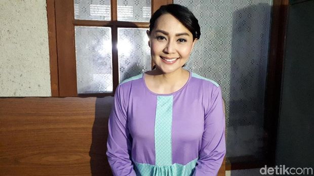 Tuding Ada Laki-laki Lain, Sandy Tumiwa Gerebek Rumah Tessa Kaunang