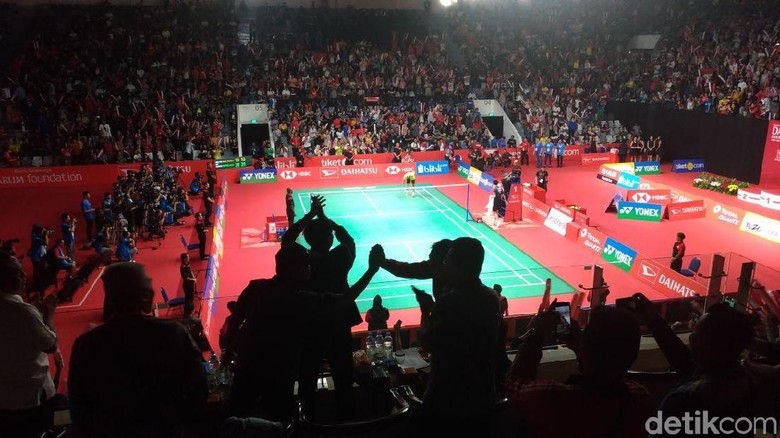 JK dan Istri Tonton Final Bulutangkis Indonesia Masters di Senayan JK dan Istri Tonton Final Bulutangkis Indonesia Masters di Senayan