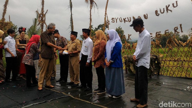 Demokrasi dan Buku (Biografi) Demokrasi dan Buku (Biografi)