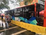 Foto: TransJ Tanah Abang Explorer Parkir di Stasiun Tanah Abang