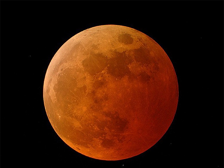 Awan Diprediksi Selimuti Super Blue Blood Moon di Bali