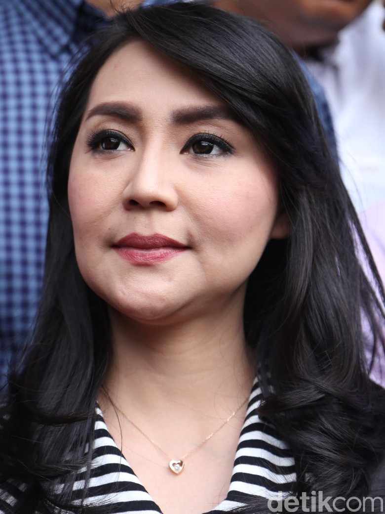 Sandy Tumiwa Ingin Hak Asuh Anak, Tessa Kaunang Ingatkan Lagi soal Nafkah Sandy Tumiwa Ingin Hak Asuh Anak, Tessa Kaunang Ingatkan Lagi soal Nafkah
