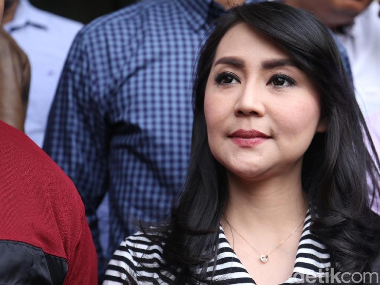 Masa Lalu Pacar Terungkap, Gugatan Hak Asuh Tessa Kaunang Batal Damai Masa Lalu Pacar Terungkap, Gugatan Hak Asuh Tessa Kaunang Batal Damai