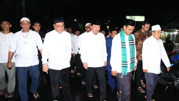 Wapres JK Salat Subuh Bareng Ustaz Somad di Masjid Sunda Kelapa