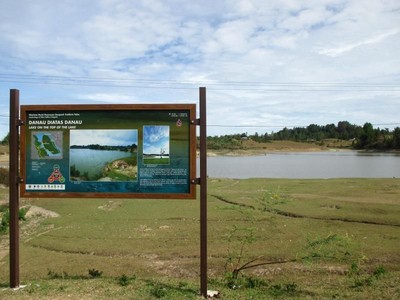 Beginilah Danau di Atas Danau Beginilah Danau di Atas Danau