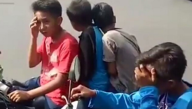 Motor Mau Ditahan Polisi, Bocah-bocah Ini Kompak Menangis Motor Mau Ditahan Polisi, Bocah-bocah Ini Kompak Menangis