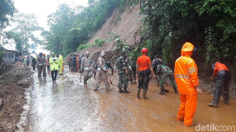 Pemprov Jabar Fokus Buka Jalur Lalin di Puncak Pemprov Jabar Fokus Buka Jalur Lalin di Puncak