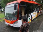 Kagetnya Penumpang Saat Bus yang Disopiri Walkot Solo Tabrak Pohon