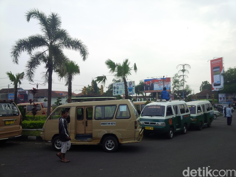 Tolak Angkutan Online, Sopir Angkot di Garut Mogok Operasi Tolak Angkutan Online, Sopir Angkot di Garut Mogok Operasi