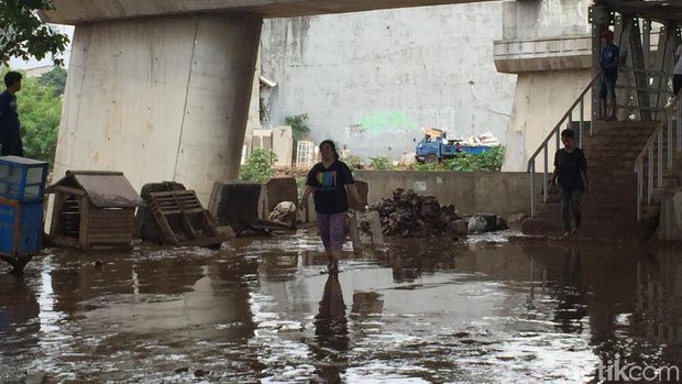  Kondisi kolong flyover Rawajati, Pancoran, Jaksel, Selasa (6/2/2018)