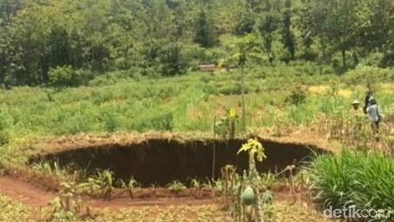 Lubang Raksasa di Gunungkidul Resahkan Warga, Ini Saran dari Geolog sahabatpangeran