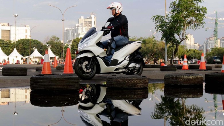 Distribusi Motor Februari: PCX Belum Bisa Jungkalkan Nmax Distribusi Motor Februari: PCX Belum Bisa Jungkalkan Nmax