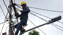 Usai Banjir, PLN Lakukan Perbaikan Jaringan Kabel Listrik Usai Banjir, PLN Lakukan Perbaikan Jaring an Kabel Listrik