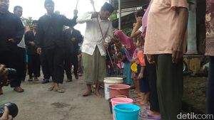 Tradisi Arak-arakan Benda Pusaka di Cirebon