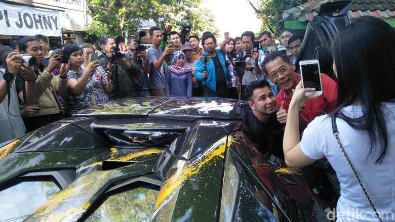 Punya Lambo, Raffi dan Hotman Pakai Buat Keliling Perumahan dan Cari Bakmie Punya Lambo, Raffi dan Hotman Pakai Buat Keliling Perumahan dan Cari Bakmie