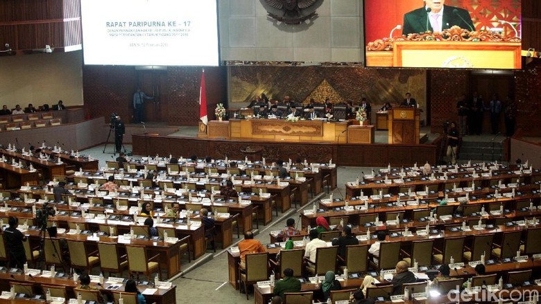 DPR Perpanjang Masa Kerja Pansus RUU KUHP DPR Perpanjang Masa Kerja Pansus RUU KUHP