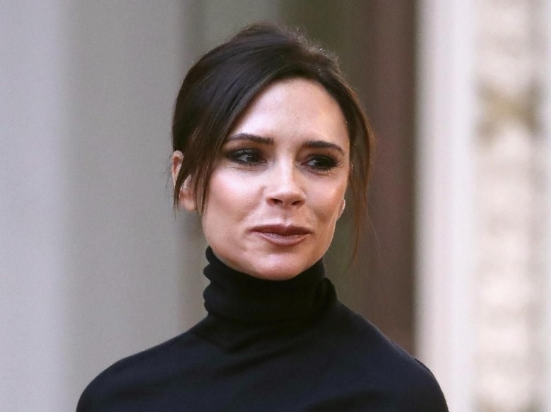 Kunjungi Kampung Kumuh di Kenya, Victoria Beckham Ajari Anak-anak Tinju Kunjungi Kampung Kumuh di Kenya, Victoria Beckham Ajari Anak-anak Tinju