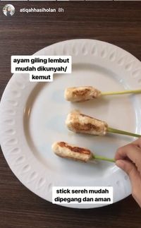 Intip Nih, Atiqah Hasiholan Bikin Sate Lilit untuk MPASI Salma