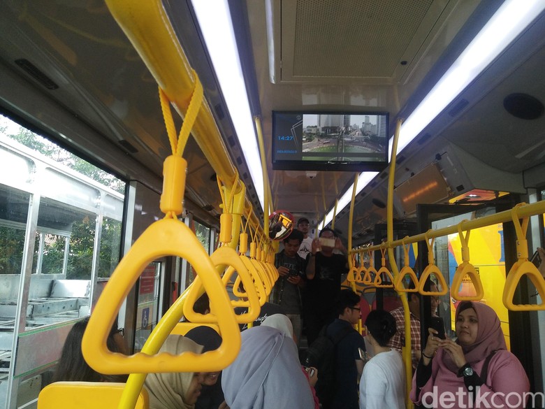 TransJakarta Tambah 300 Unit Bus Low Entry TransJakarta Tambah 300 Unit Bus Low Entry