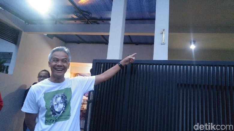 Pindah Rumah, Ganjar Dapat Rumah Kontrak Bernomor 1 Pindah Rumah, Ganjar Dapat Rumah Kontrak Bernomor 1