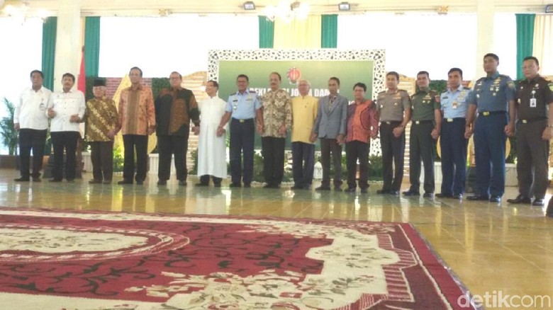 Deklarasi Jogja Damai, Sultan Serukan Waspadai Politik Adu Domba Deklarasi Jogja Damai, Sultan Serukan Waspadai Politik Adu Domba